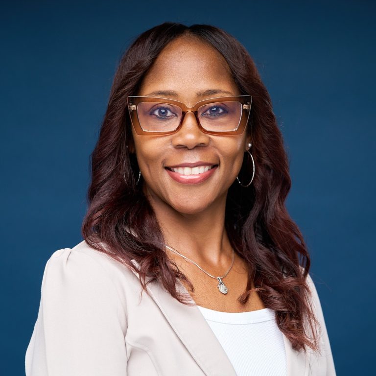 Ruth Goss-Robinson Headshot